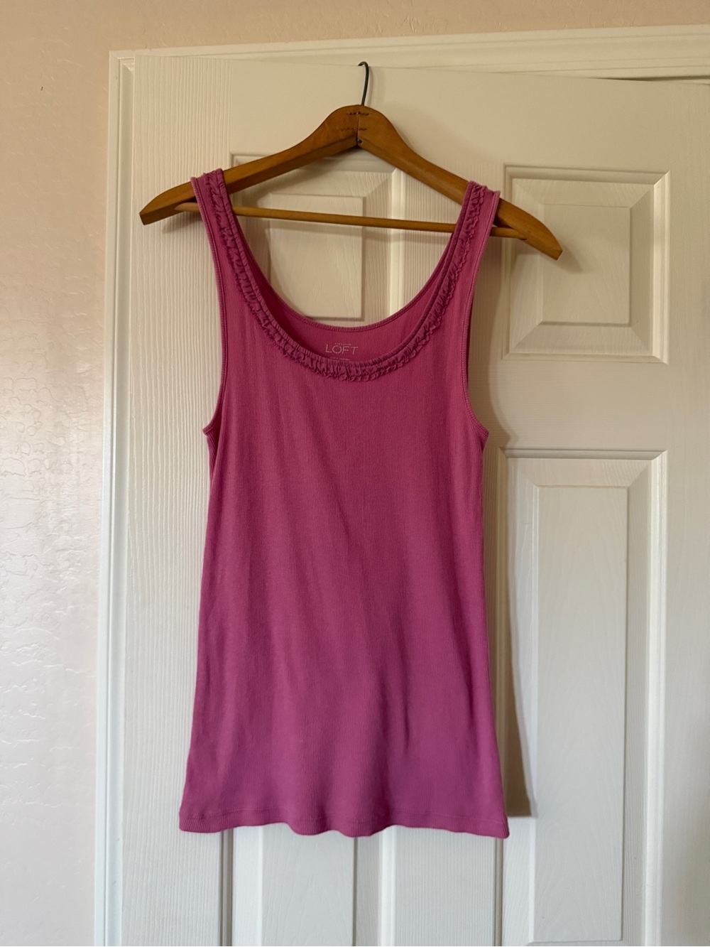 LOFT pink Scoop Neck Ribbed Tank Top, Size M